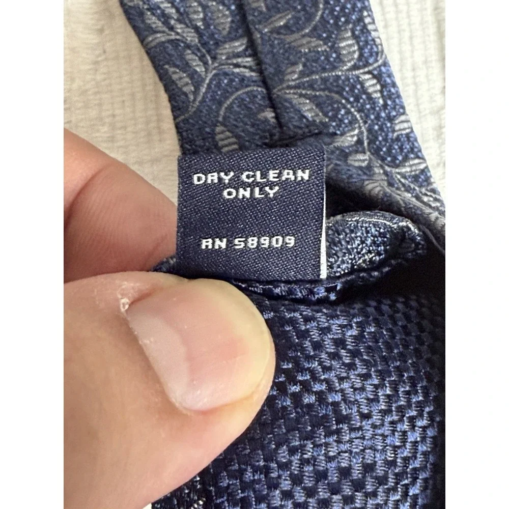 NWT!! Cremieux 100% Silk Neck Tie Navy/Blue/Silver Floral, Made In Italy